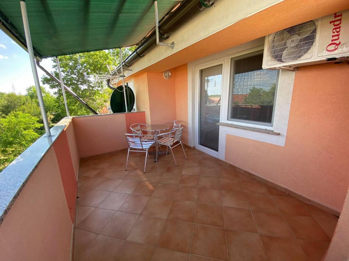 Renic Apartments Nin Esterno foto